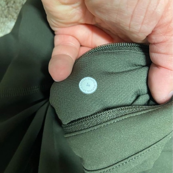 Sz 4 Lulu Crops - Picture 4 of 4